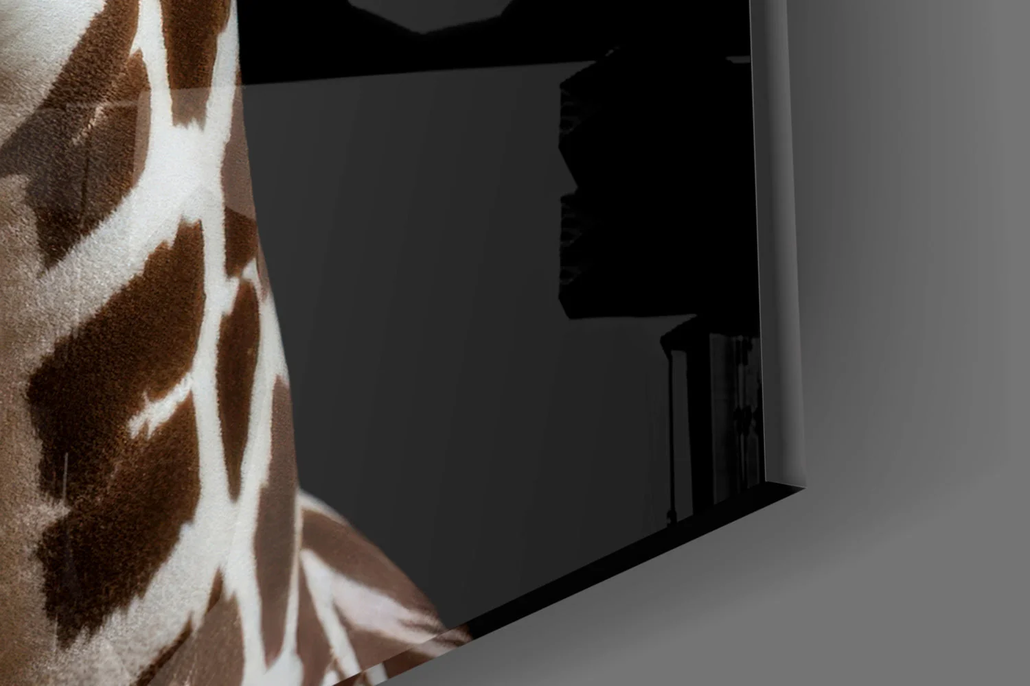 Light Colored Giraffe Portrait Glass Wall Art || Designer Collection - Image 8